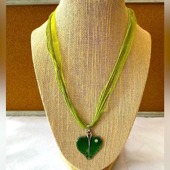 1752 - Green ribbon heart pendant choker Y2K style - Picture 1 of 3